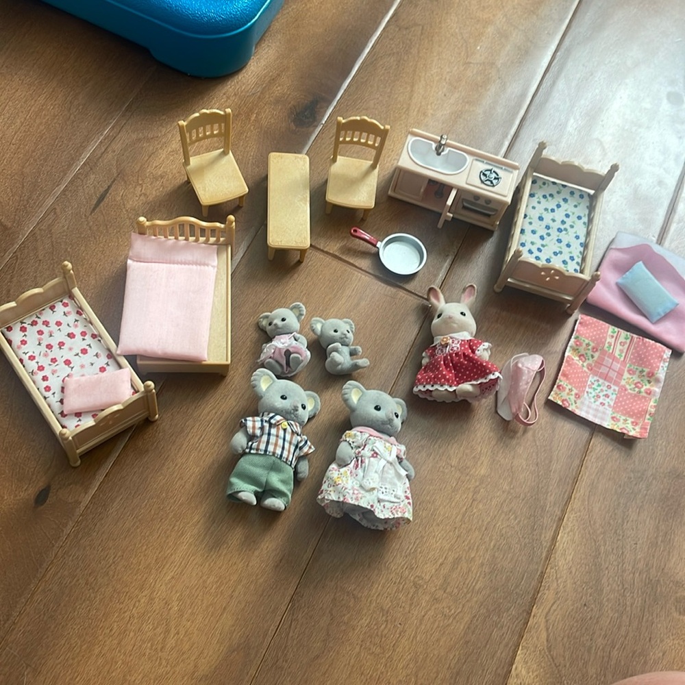Bundle calico critters. Beats and bunny. Beds kitchen furniture